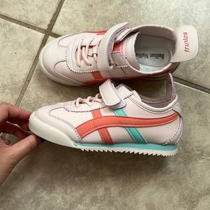 Kid’s sneakers size approximately 8 inches new shoes.